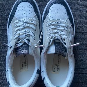 Women’s Size 7 vintage Havana sneakers